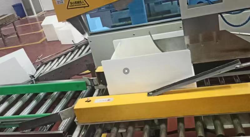 公司最新設(shè)計的蜂窩板箱自動線成功通過測試！